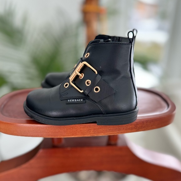 VERSACE Baby Girls Golden Buckle Boots in Black - size EUR22/US6 - Picture 2 of 10